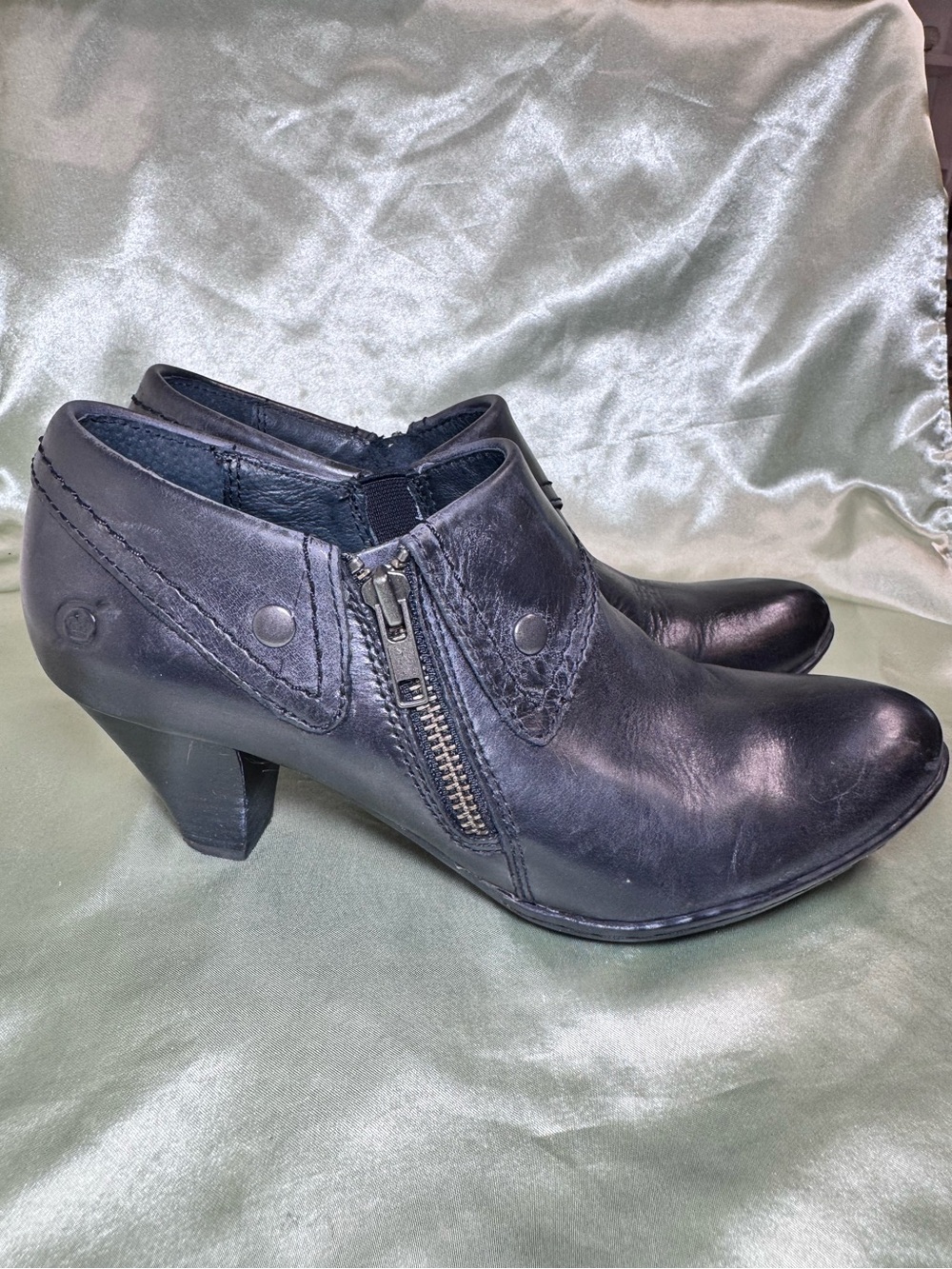 Born Leather Black Ankle Booties with Side Zip Women’s size 7.5